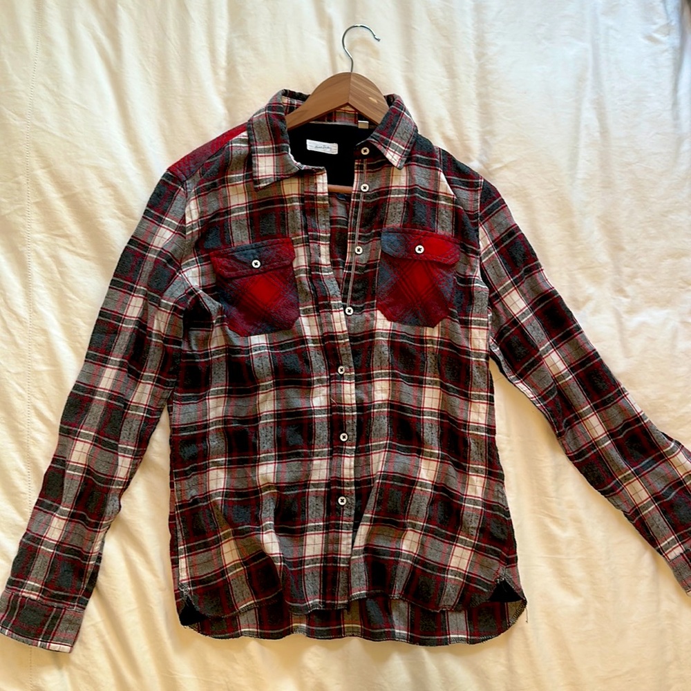 Comfortable, unique flannel! Cool pattern on the shoulder